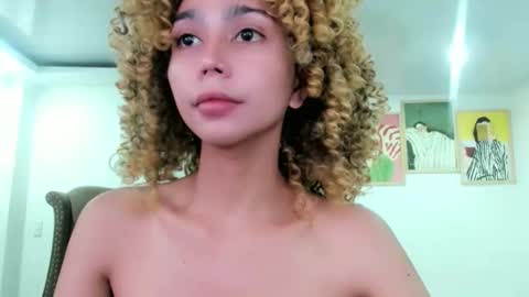 Snapshot of damnperfectxx chatting on 09/19/25, 01:51 damnperfectxx online show from 09/19/25, 01:51