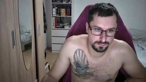 Snapshot of dan_the_man405 chatting on 10/24/25, 06:48 King Dan online show from 10/24/25, 06:48