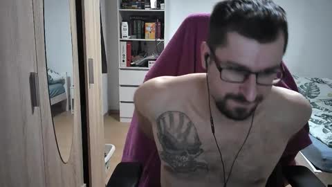 Snapshot of dan_the_man405 chatting on 11/01/25, 08:44 King Dan online show from 11/01/25, 08:44