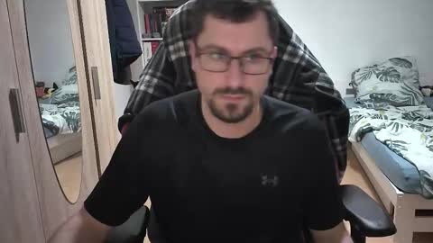 Snapshot of dan_the_man405 chatting on 11/17/25, 07:52 King Dan online show from 11/17/25, 07:52