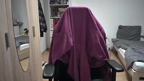 Snapshot of dan_the_man405 chatting on 11/23/25, 07:35 King Dan online show from 11/23/25, 07:35