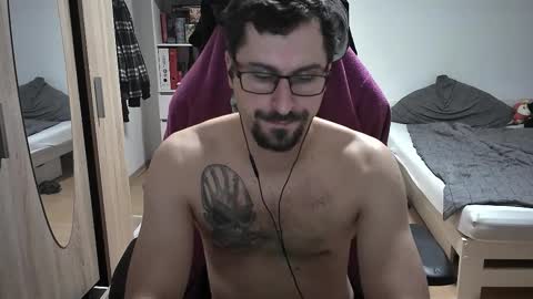 Snapshot of dan_the_man405 chatting on 12/14/25, 09:19 King Dan online show from 12/14/25, 09:19