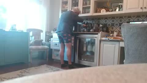 Snapshot of dan_va chatting on 12/22/24, 12:38 Dan online show from 12/22/24, 12:38