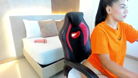 D A N A  online show from 09/16/25, 07:04