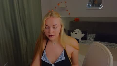 Snapshot of dana_love0 chatting on 10/28/25, 06:32 Dana online show from 10/28/25, 06:32