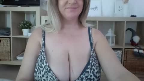 DanaHotMILF online show from 02/26/25, 12:03