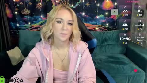 dances_queen online show from 12/16/25, 07:57