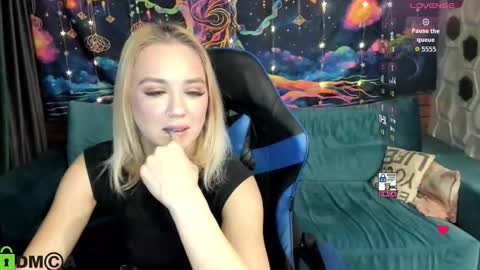 dances_queen online show from 01/12/26, 07:35