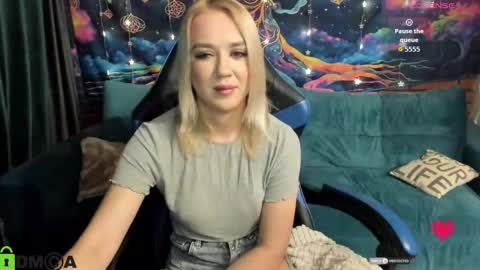 dances_queen online show from 02/15/26, 08:24