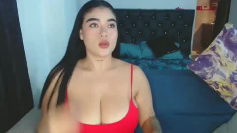 Snapshot of danessa_cruz chatting on 11/06/25, 12:11 Danessa online show from 11/06/25, 12:11