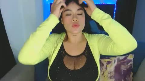 Snapshot of danessa_cruz chatting on 11/07/25, 02:44 Danessa online show from 11/07/25, 02:44