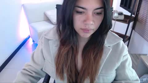 Veronica online show from 09/19/25, 11:44