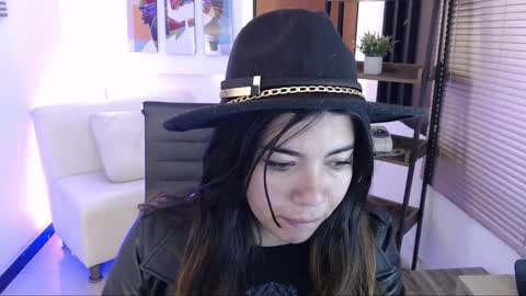 Veronica online show from 10/15/25, 11:43