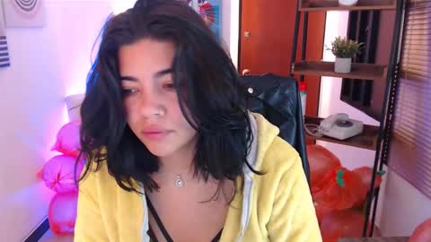 Veronica online show from 11/22/25, 10:47