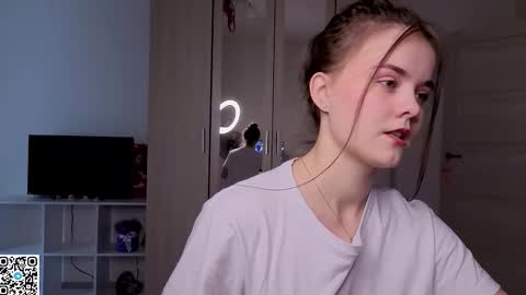 Snapshot of dangerouss_lady chatting on 09/14/25, 08:02 Eva online show from 09/14/25, 08:02