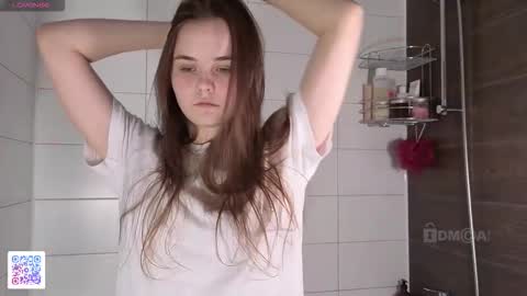 Snapshot of dangerouss_lady chatting on 10/31/25, 03:46 Eva online show from 10/31/25, 03:46