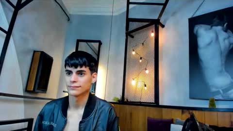 Snapshot of dani_mc chatting on 11/24/25, 11:43 dani_mc online show from 11/24/25, 11:43