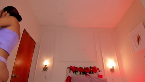 Snapshot of dani_skinny_ chatting on 12/13/24, 11:34 Hi I am Dani online show from 12/13/24, 11:34