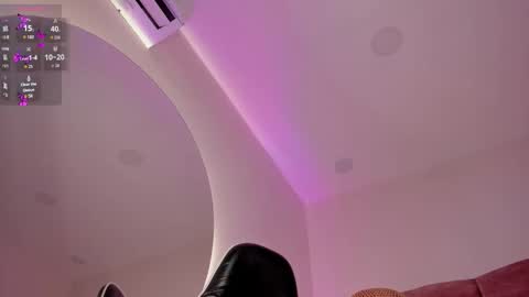 Snapshot of dani_velvet chatting on 11/13/25, 04:22 online show from 11/13/25, 04:22