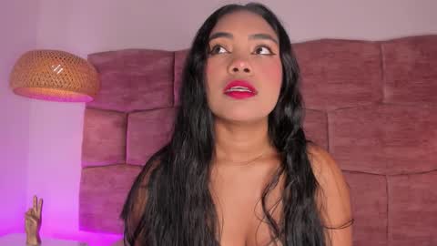 Snapshot of dani_velvet chatting on 11/18/25, 03:45 online show from 11/18/25, 03:45