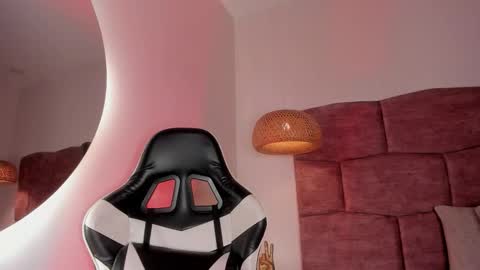 Snapshot of dani_velvet chatting on 02/04/26, 02:50 online show from 02/04/26, 02:50