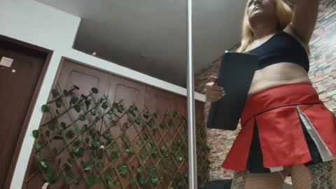 Snapshot of dania_ch chatting on 11/16/25, 01:39 Dania online show from 11/16/25, 01:39