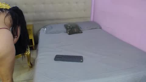 Snapshot of danibloom_ chatting on 02/25/26, 12:15 Danibloom online show from 02/25/26, 12:15