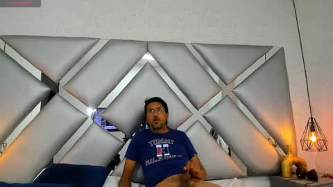 Snapshot of danidick_vc chatting on 11/26/25, 12:28 danidick_vc online show from 11/26/25, 12:28