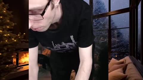 Snapshot of daniel9121 chatting on 12/27/24, 09:00 Daniel9121 online show from 12/27/24, 09:00