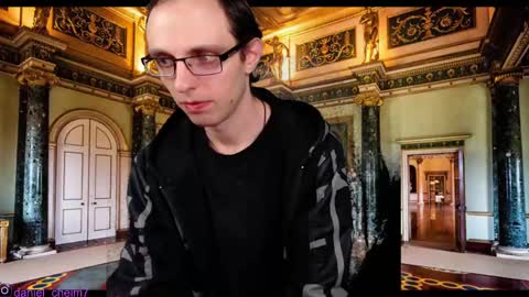 Snapshot of daniel9121 chatting on 02/19/25, 09:36 Daniel9121 online show from 02/19/25, 09:36