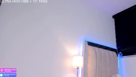  independent model   online show from 10/07/25, 11:24