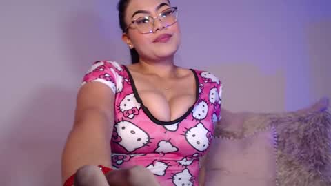 Snapshot of daniela_valencia chatting on 02/10/25, 06:56 Lucia online show from 02/10/25, 06:56
