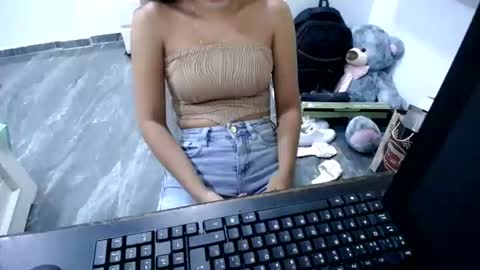 Snapshot of danielaa_foxx chatting on 06/11/26, 08:29 danielaa_foxx online show from 06/11/26, 08:29