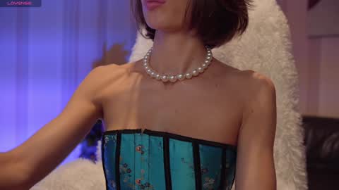 Snapshot of danielle_thomas chatting on 01/12/25, 09:51 Danielle online show from 01/12/25, 09:51