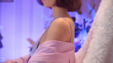 Snapshot of danielle_thomas chatting on 01/26/25, 12:54 Danielle online show from 01/26/25, 12:54