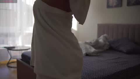 Snapshot of danielle_thomas chatting on 09/25/25, 08:18 Danielle online show from 09/25/25, 08:18