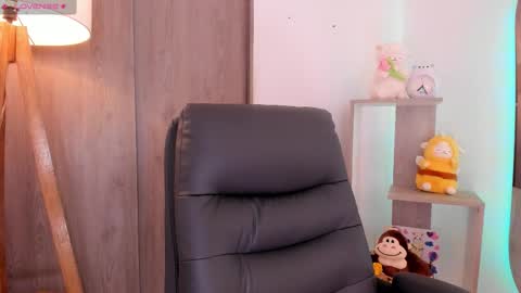 Danielle Rose online show from 10/15/25, 09:37