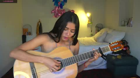 danalle .. online show from 10/10/25, 09:25