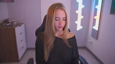 Hi my name is Anna. Please say hello I like to chat with you. If u have request use Tip option .Thank you online show from 11/10/25, 12:31