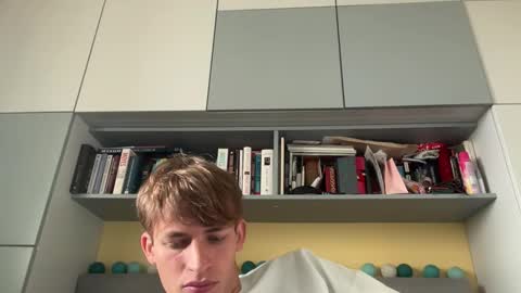 danio hot online show from 10/08/25, 10:57