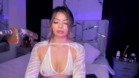 Snapshot of daniphoenixx chatting on 03/01/25, 01:43 Dani Phonenix online show from 03/01/25, 01:43
