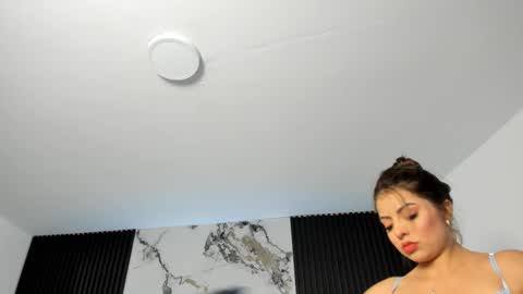 Snapshot of daniphoenixx chatting on 09/24/25, 12:08 Dani Phonenix online show from 09/24/25, 12:08