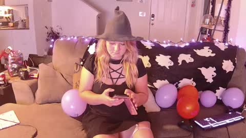 Snapshot of daniraeanddaddy chatting on 10/12/25, 03:27 Dani And Daddy online show from 10/12/25, 03:27