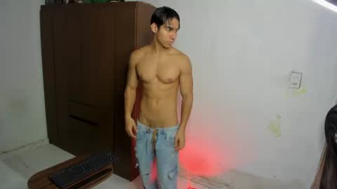 Snapshot of danisus chatting on 06/17/26, 12:40 Danisus online show from 06/17/26, 12:40