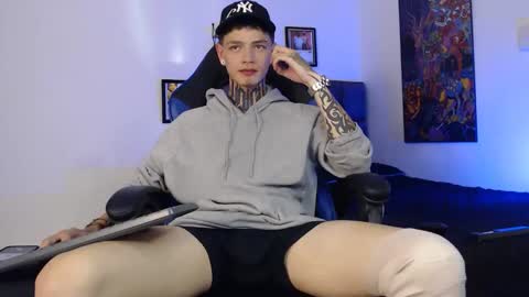 Snapshot of dann_brown chatting on 05/29/26, 01:58 Dann Brown online show from 05/29/26, 01:58