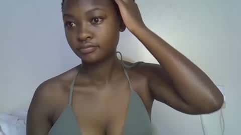 danna_miki online show from 12/15/25, 07:40