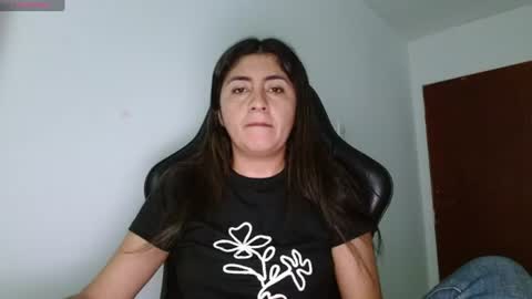 Snapshot of danna_peterson chatting on 06/21/26, 08:33 Danna online show from 06/21/26, 08:33