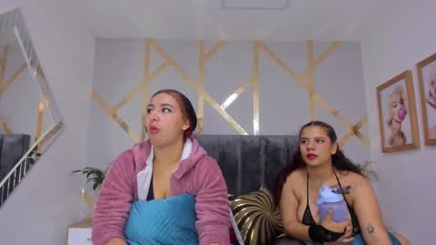 Snapshot of danna_reyess chatting on 02/22/25, 11:57 Danna online show from 02/22/25, 11:57