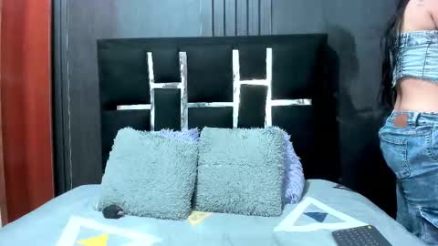 Danna online show from 10/22/25, 01:55
