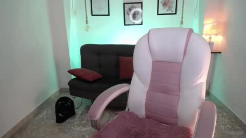 Danna online show from 10/23/25, 09:57